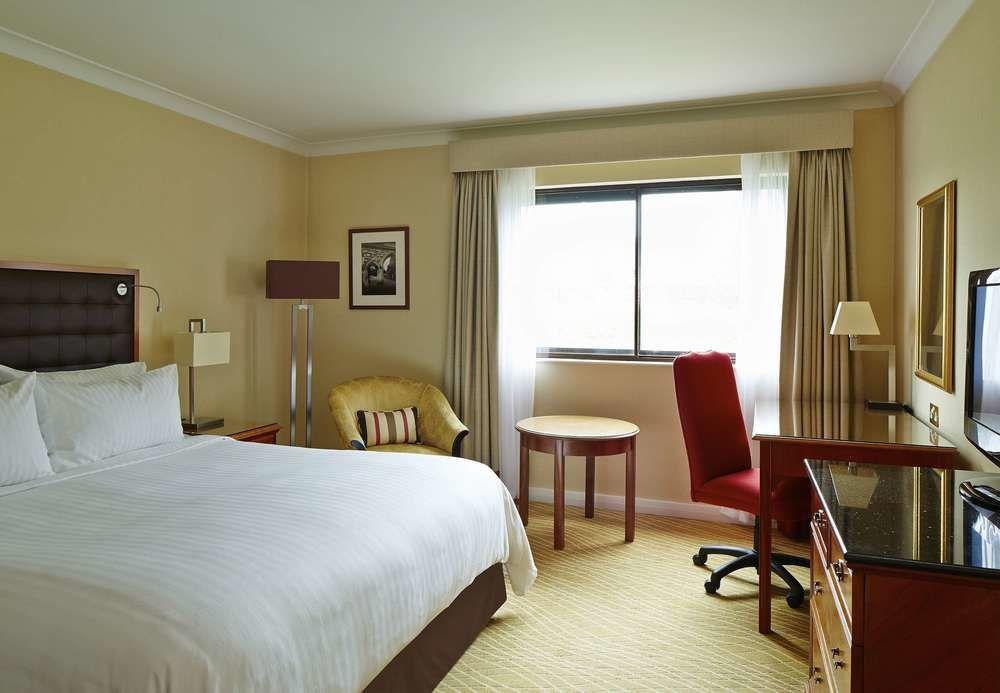 Delta Hotels By Marriott Cheshunt Broxbourne Eksteriør billede