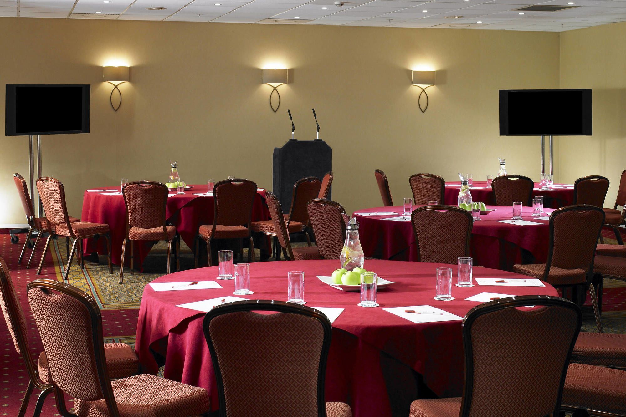 Delta Hotels By Marriott Cheshunt Broxbourne Eksteriør billede